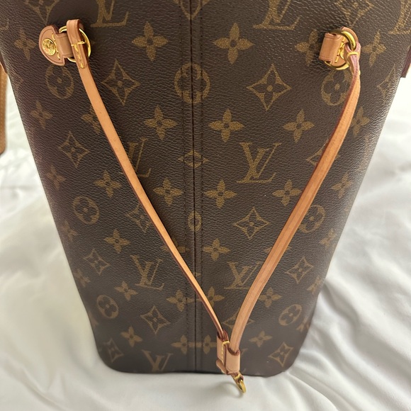 Louis Vuitton Neverfull MM - Picture 7 of 16
